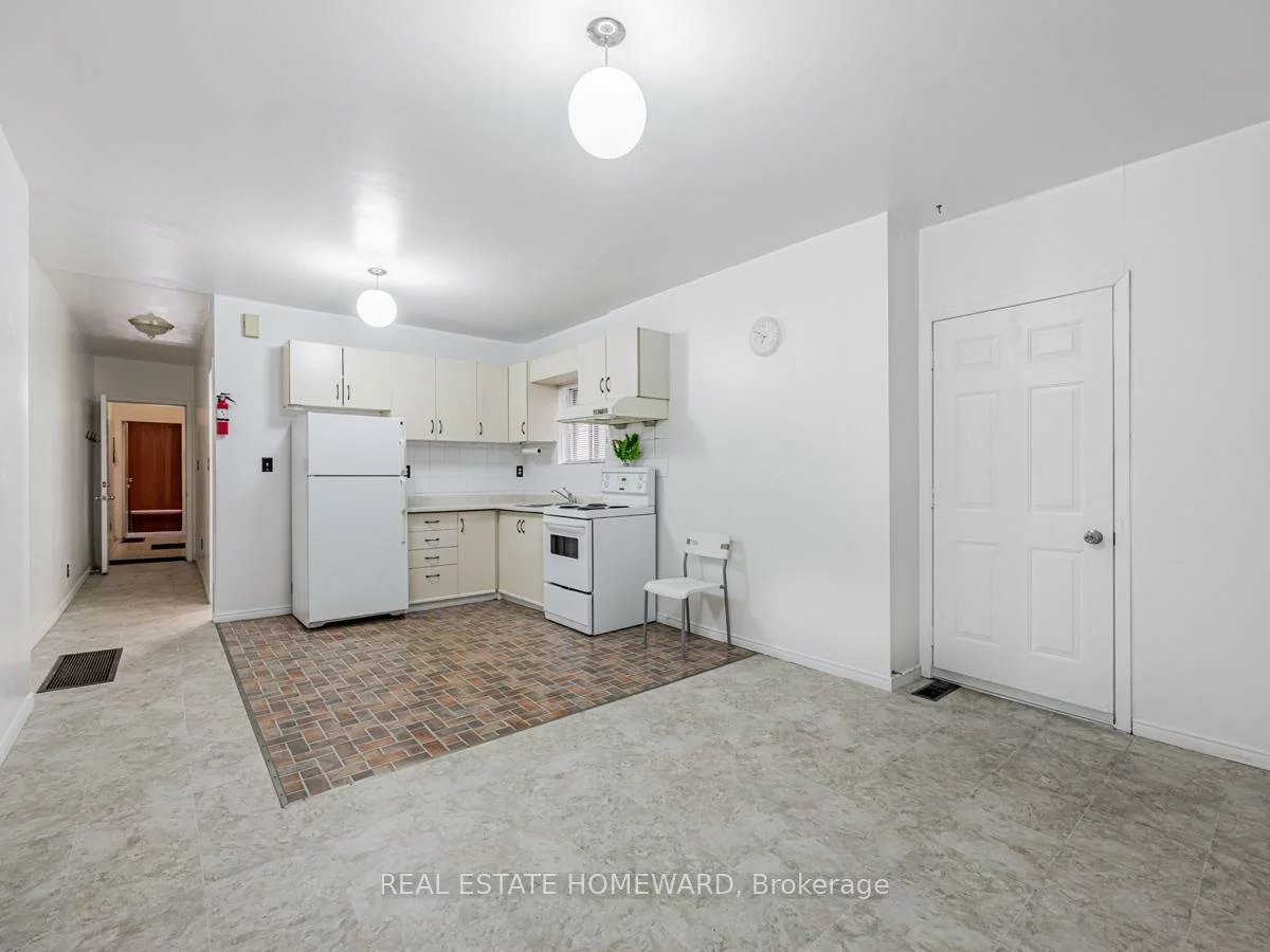 2438, Danforth, East End-Danforth, Toronto