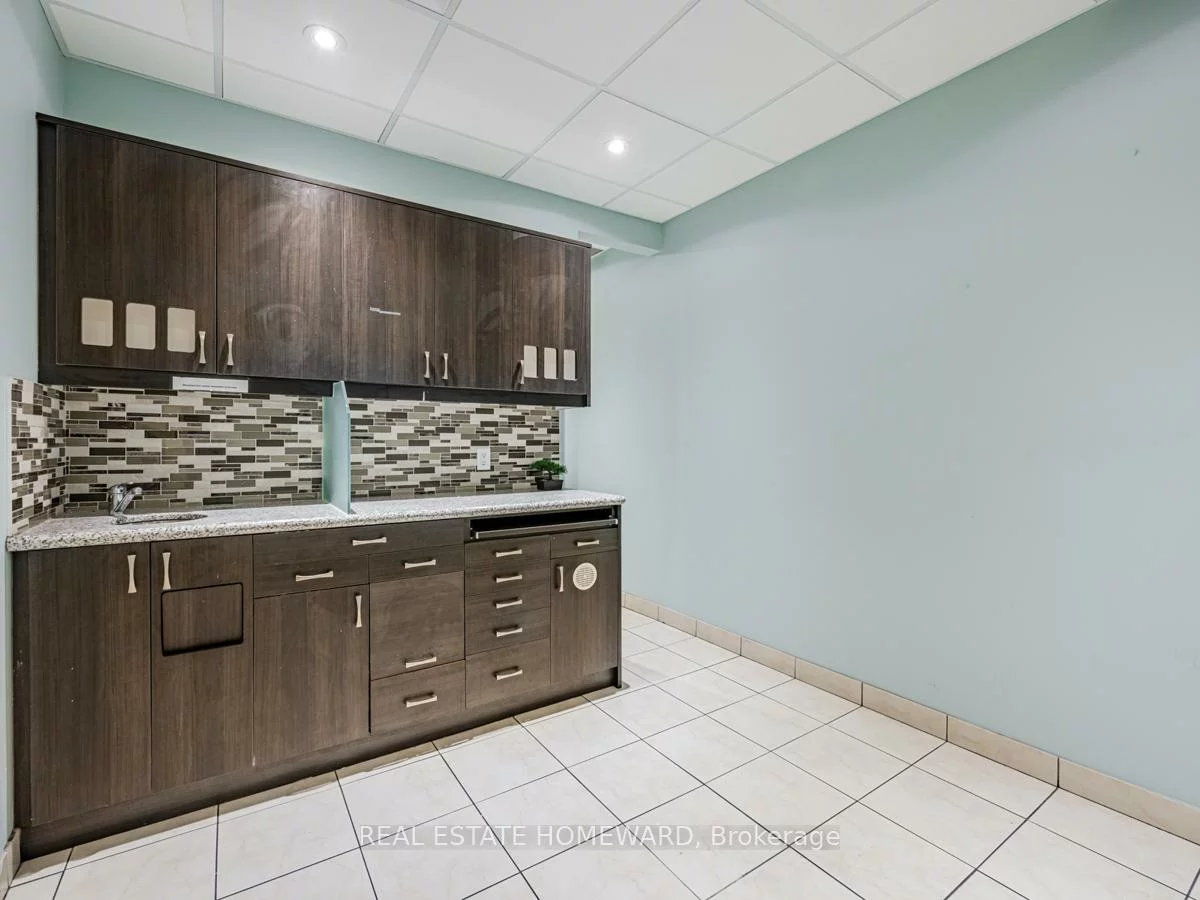 2438, Danforth, East End-Danforth, Toronto