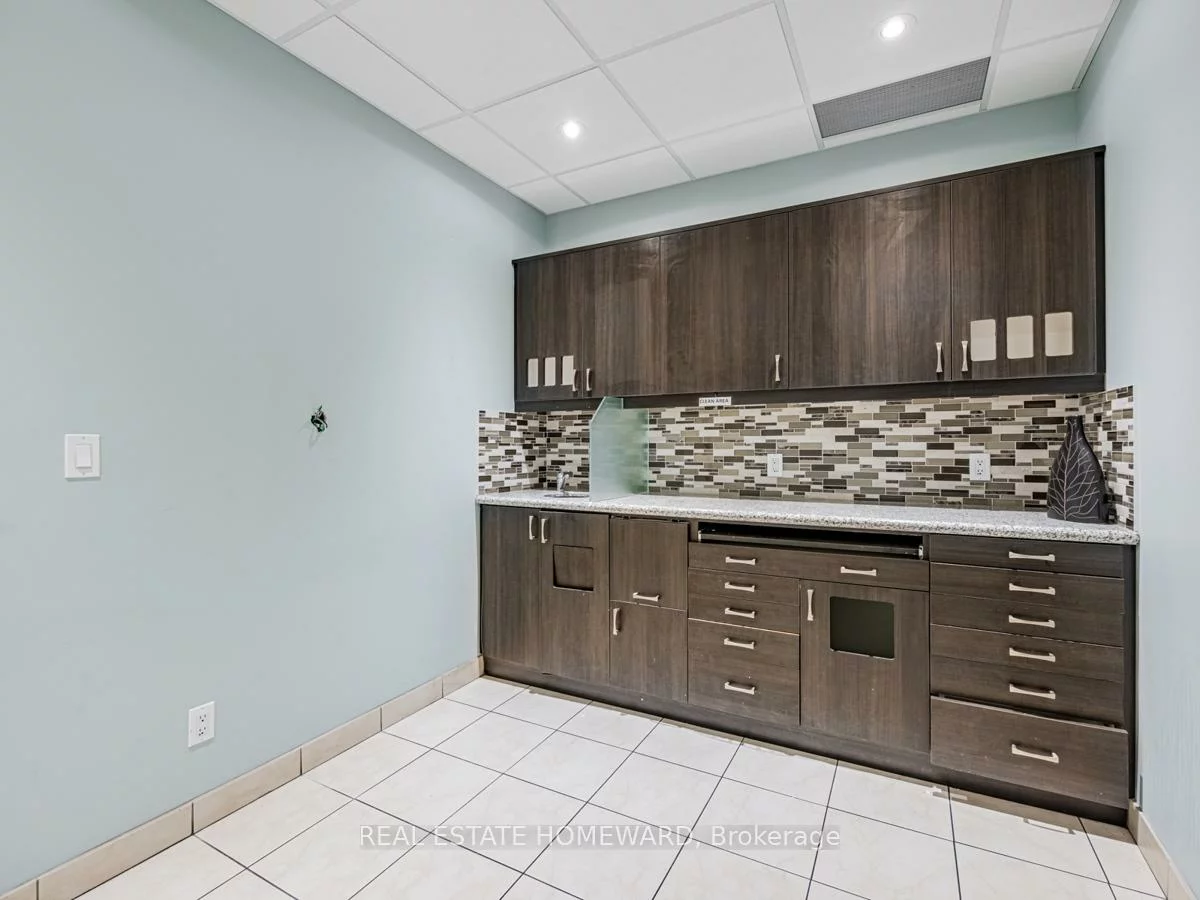 2438, Danforth, East End-Danforth, Toronto