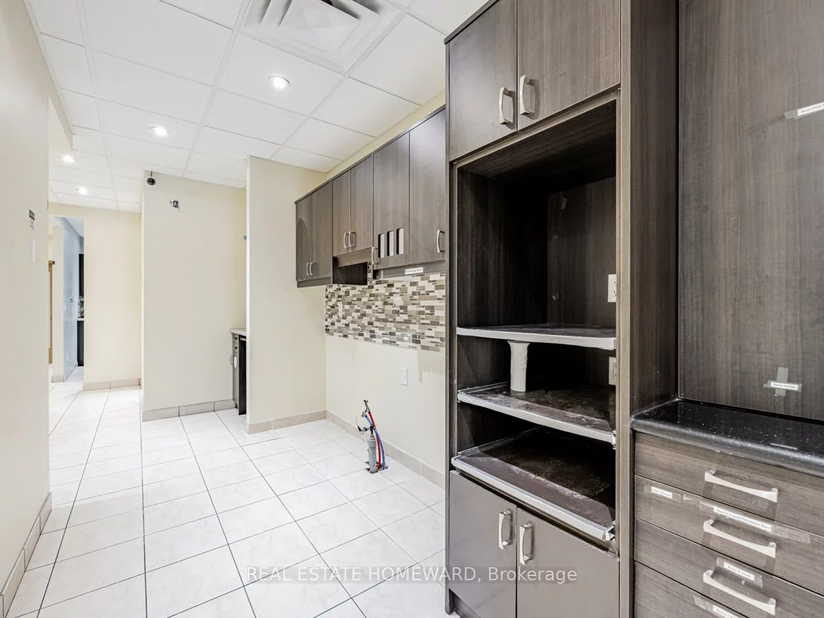 2438, Danforth, East End-Danforth, Toronto