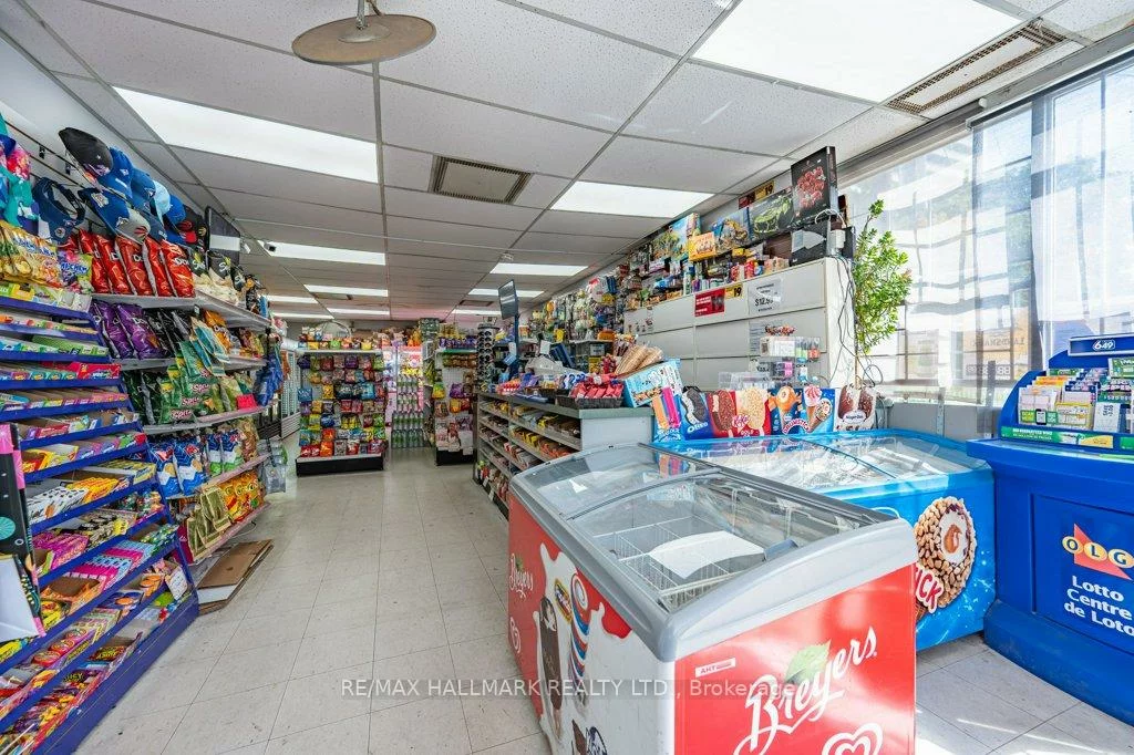 675, Broadview, North Riverdale, Toronto