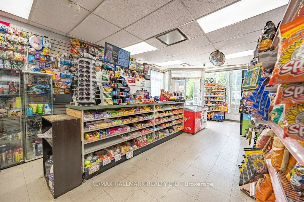 675, Broadview, North Riverdale, Toronto