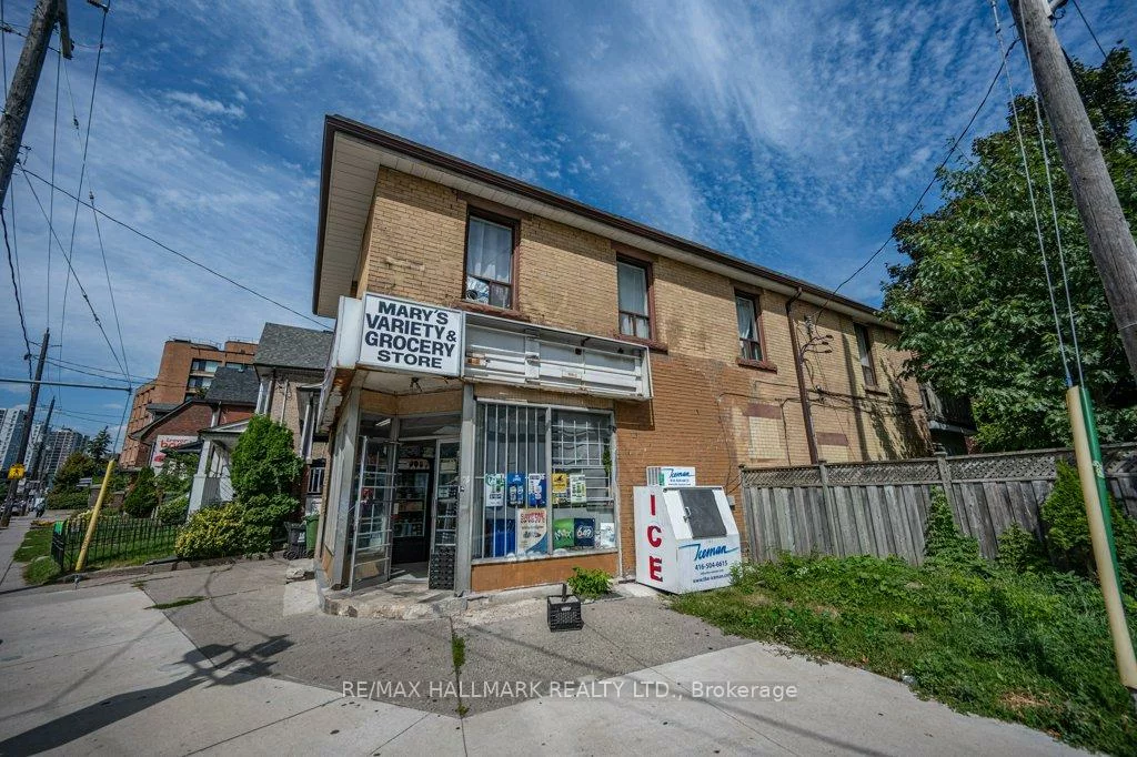675, Broadview, North Riverdale, Toronto