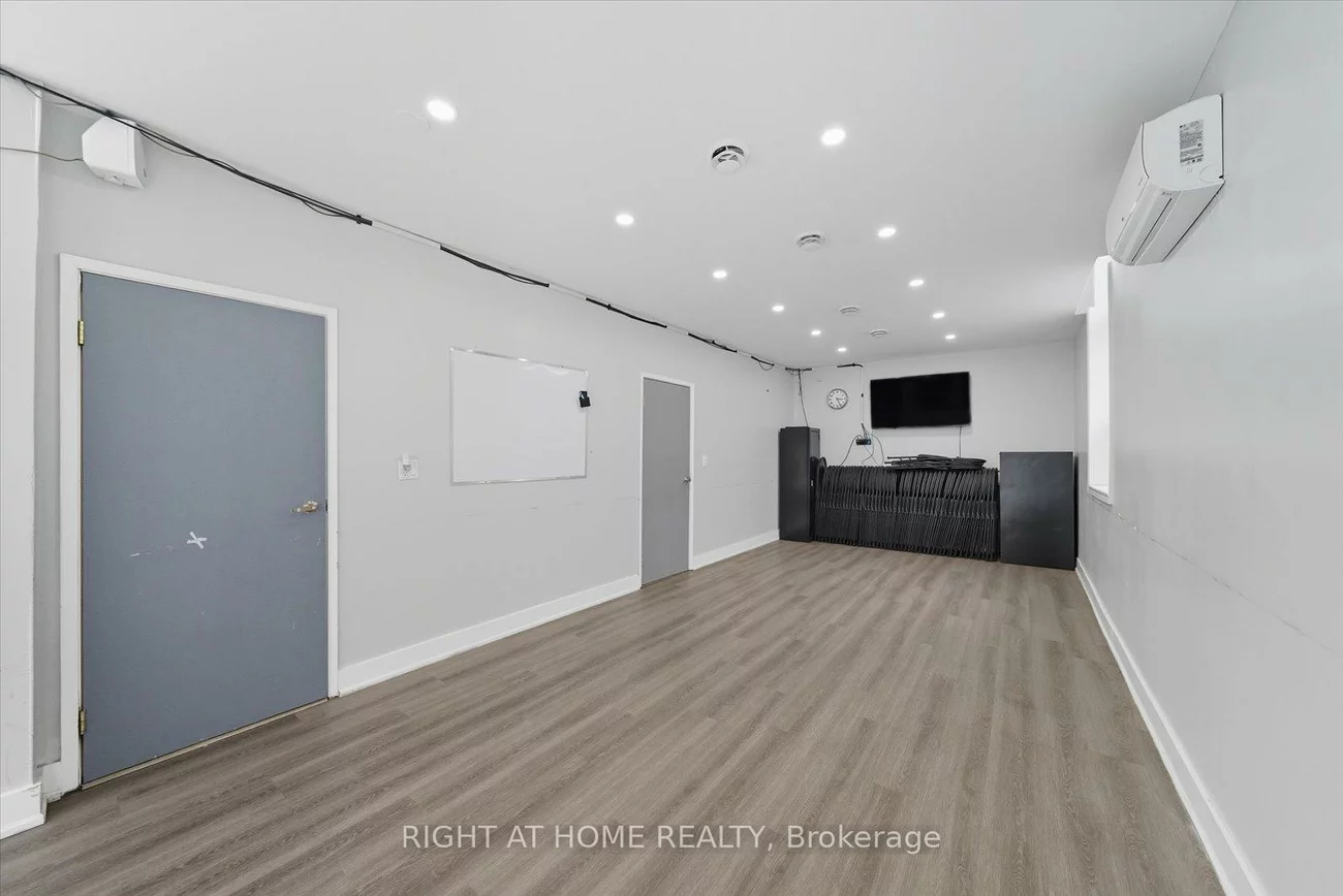 30-32, Progress, Dorset Park, Toronto