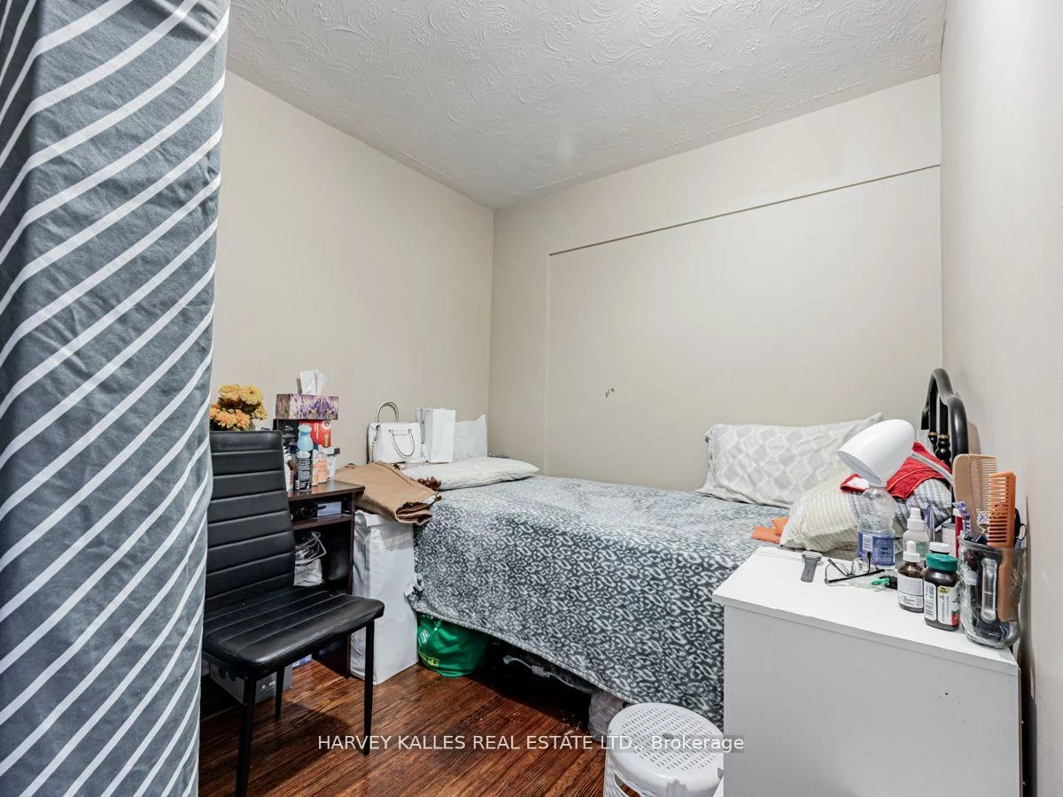 561-563, Danforth, Clairlea-Birchmount, Toronto