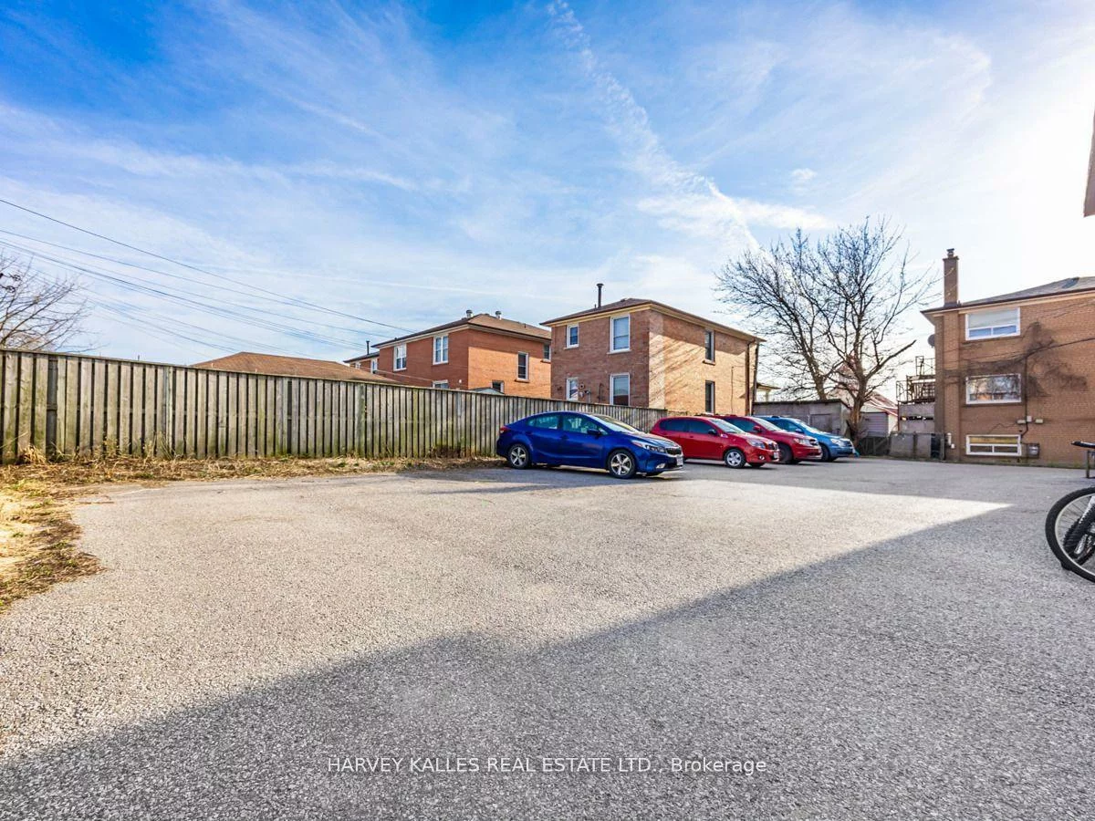 561-563, Danforth, Clairlea-Birchmount, Toronto