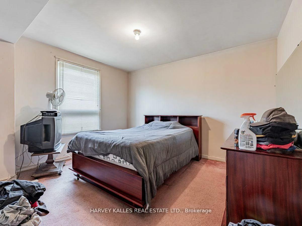 561-563, Danforth, Clairlea-Birchmount, Toronto