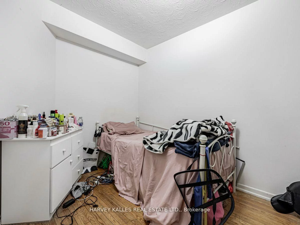 561-563, Danforth, Clairlea-Birchmount, Toronto