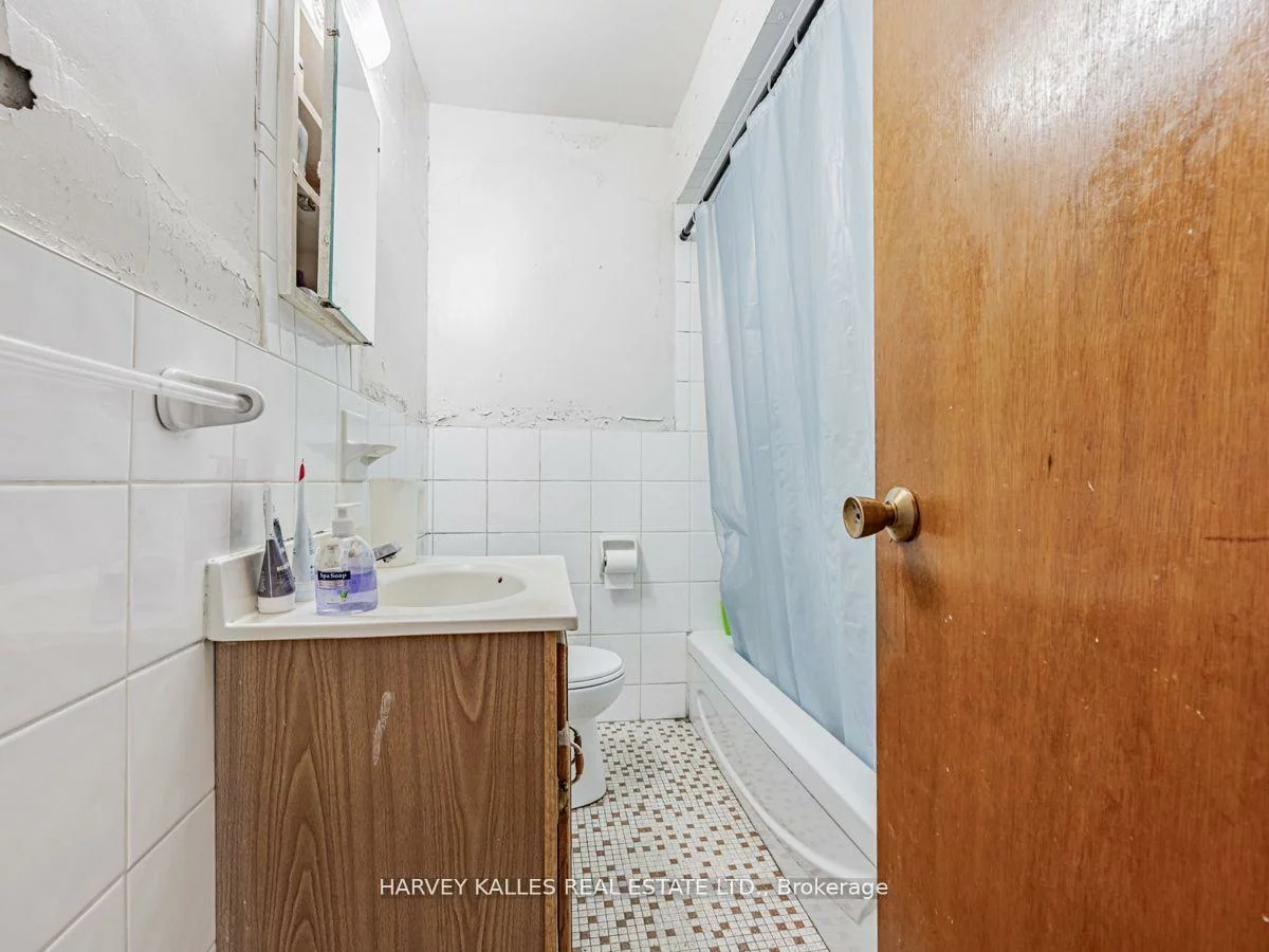 561-563, Danforth, Clairlea-Birchmount, Toronto
