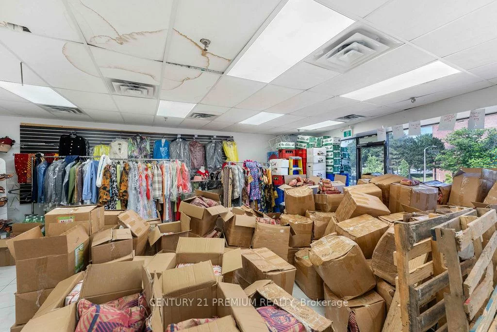 3601, Lawrence, Woburn, Toronto