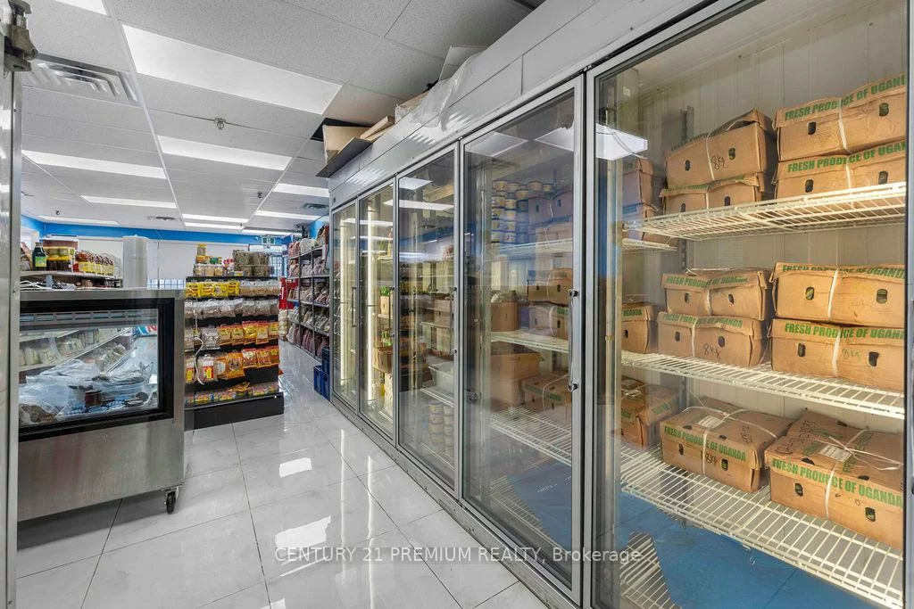 3601, Lawrence, Woburn, Toronto