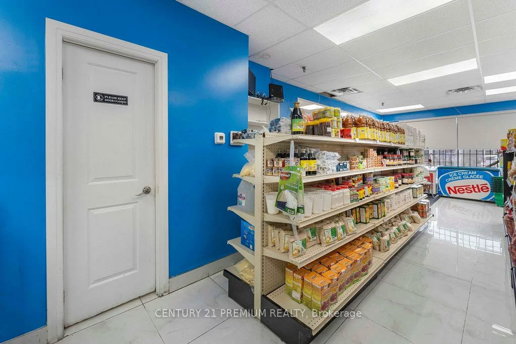 3601, Lawrence, Woburn, Toronto