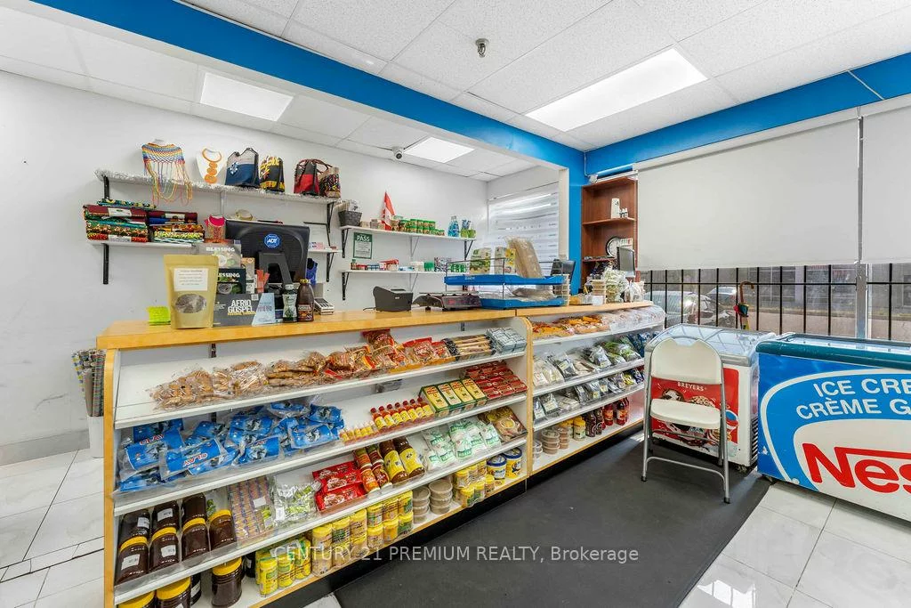 3601, Lawrence, Woburn, Toronto