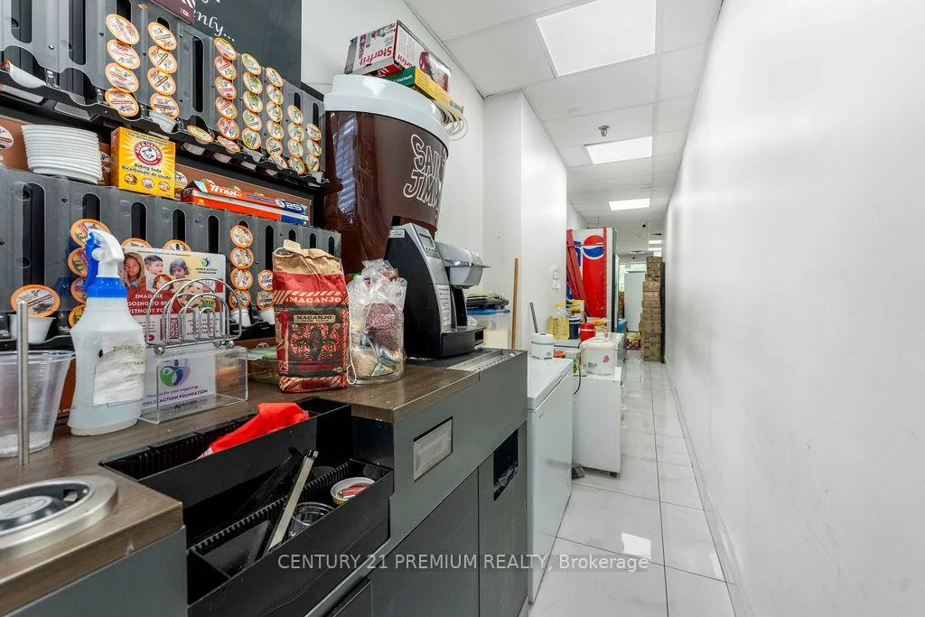 3601, Lawrence, Woburn, Toronto