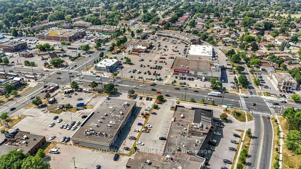 3601, Lawrence, Woburn, Toronto