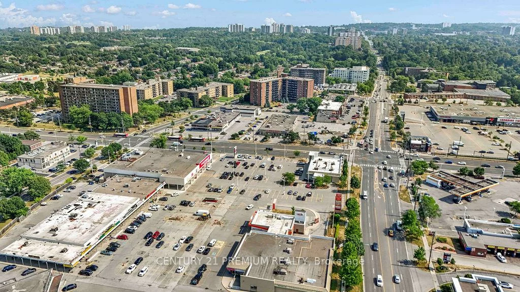 3601, Lawrence, Woburn, Toronto