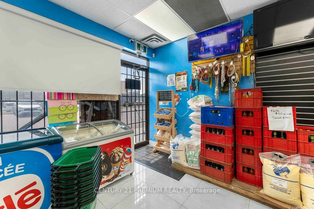 3601, Lawrence, Woburn, Toronto