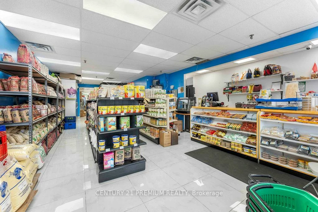 3601, Lawrence, Woburn, Toronto