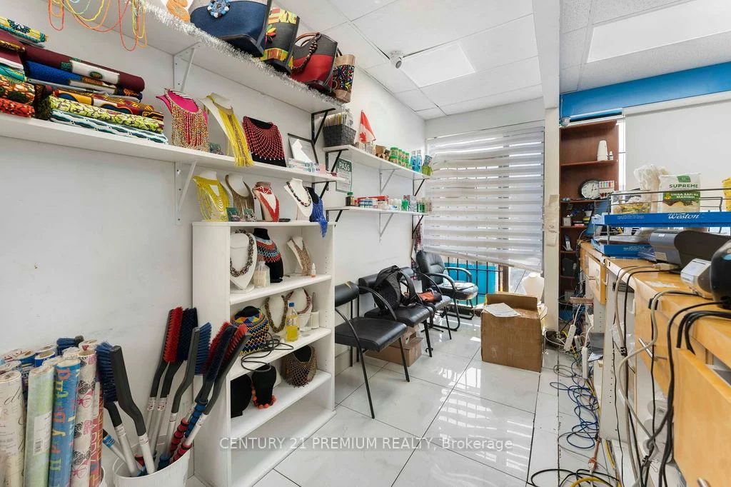 3601, Lawrence, Woburn, Toronto