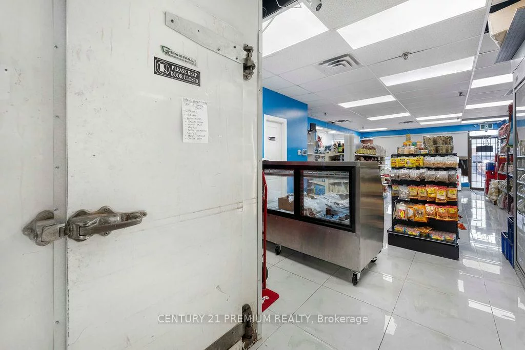 3601, Lawrence, Woburn, Toronto