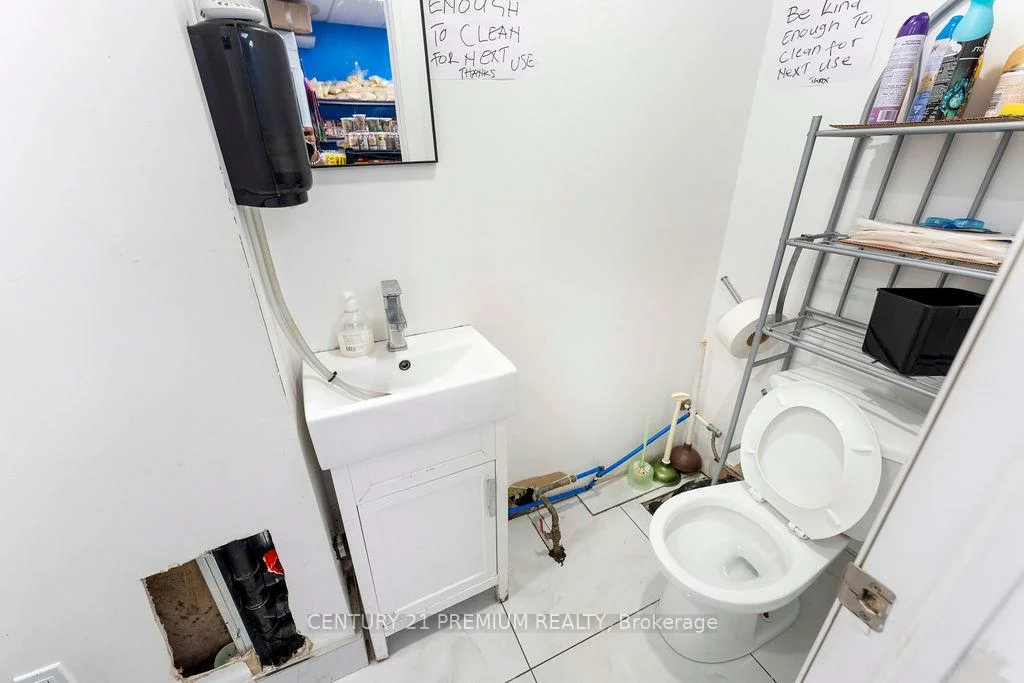 3601, Lawrence, Woburn, Toronto