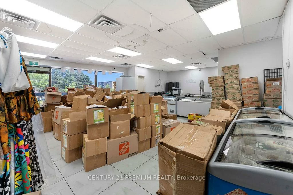 3601, Lawrence, Woburn, Toronto