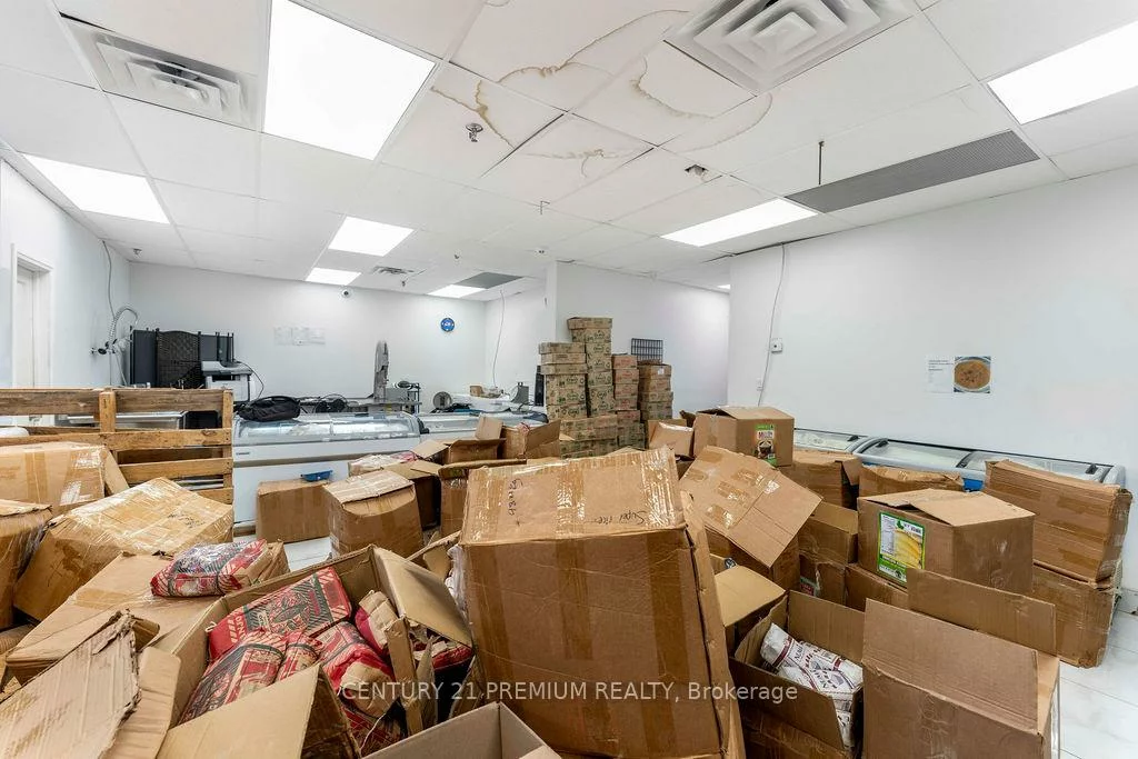 3601, Lawrence, Woburn, Toronto