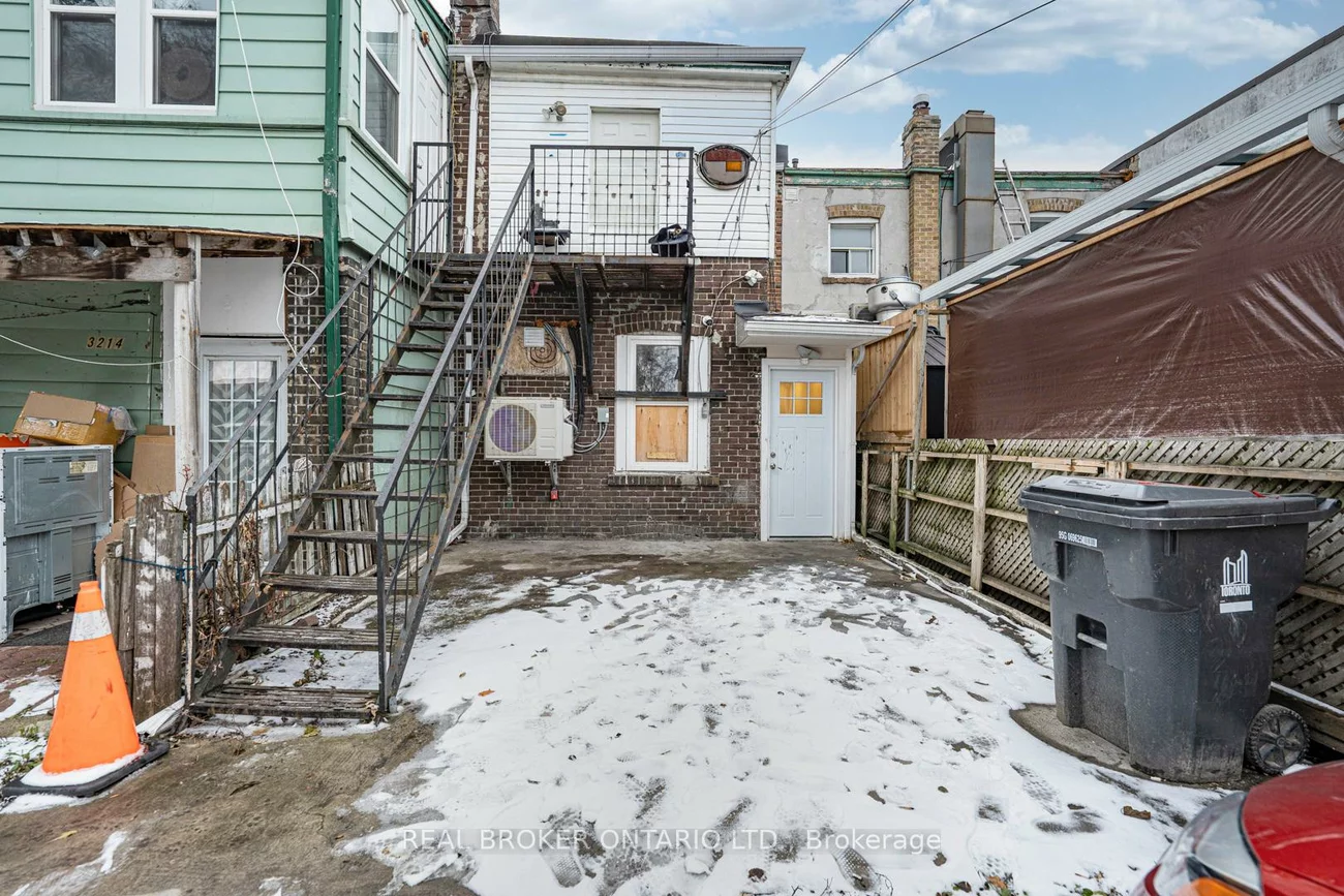 3212, Danforth, Oakridge, Toronto