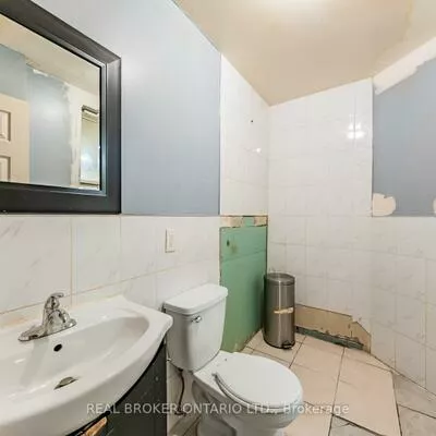 3212, Danforth, Oakridge, Toronto