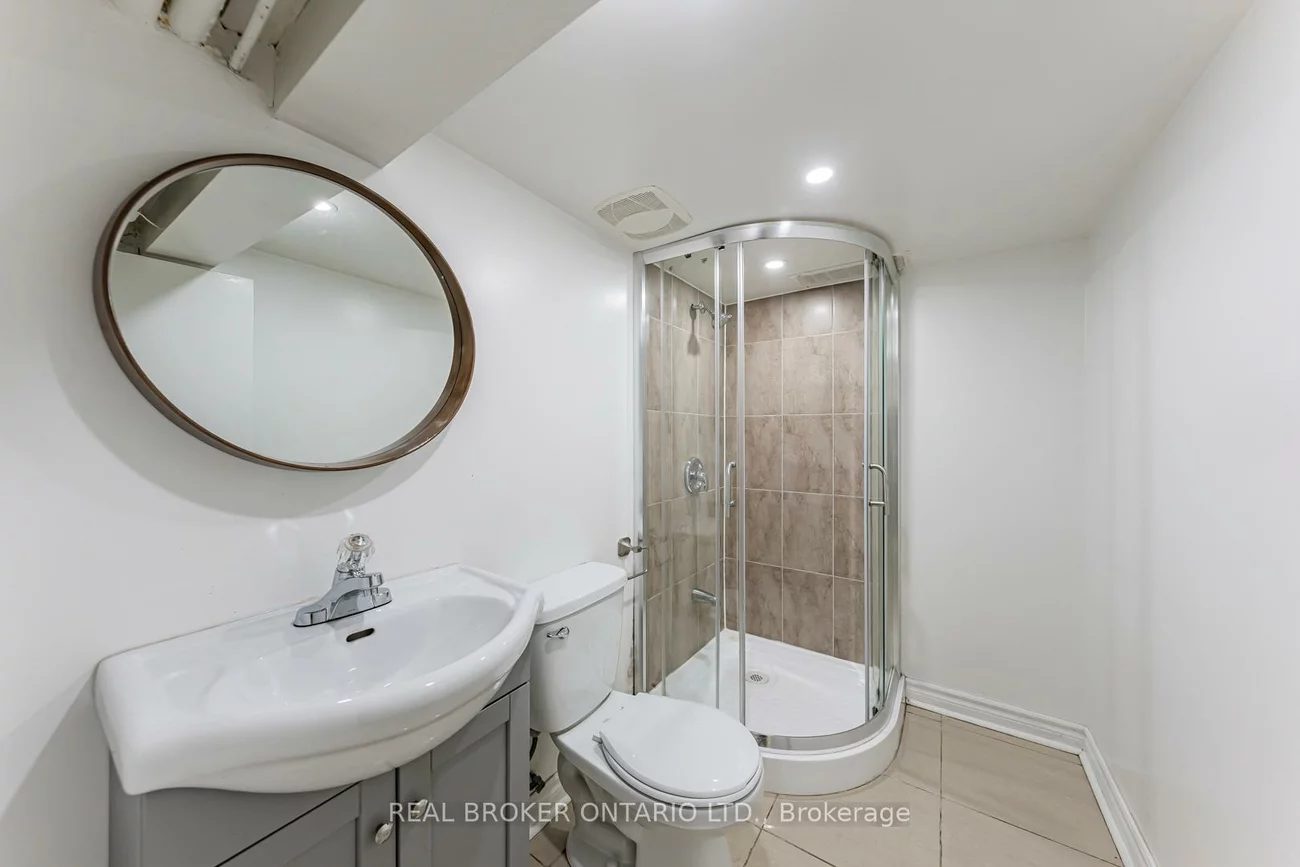 3212, Danforth, Oakridge, Toronto