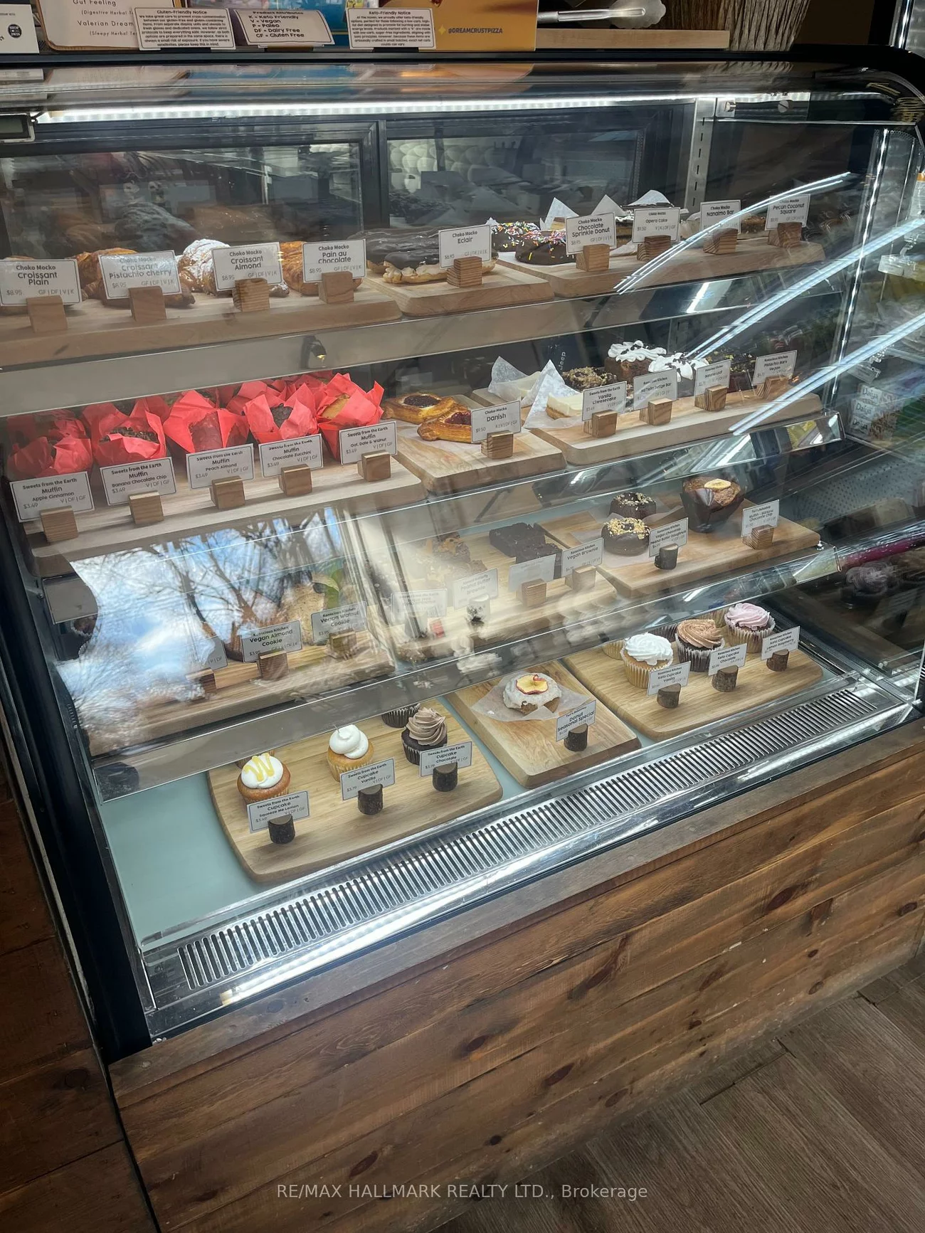 2256, Queen, The Beaches, Toronto