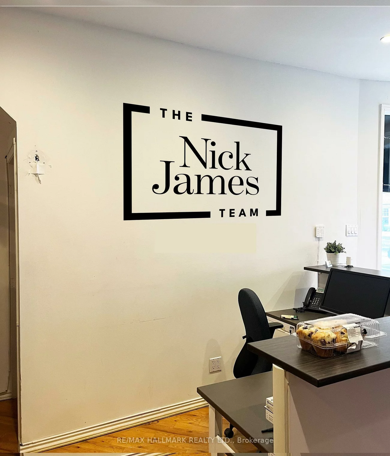 2256, Queen, The Beaches, Toronto