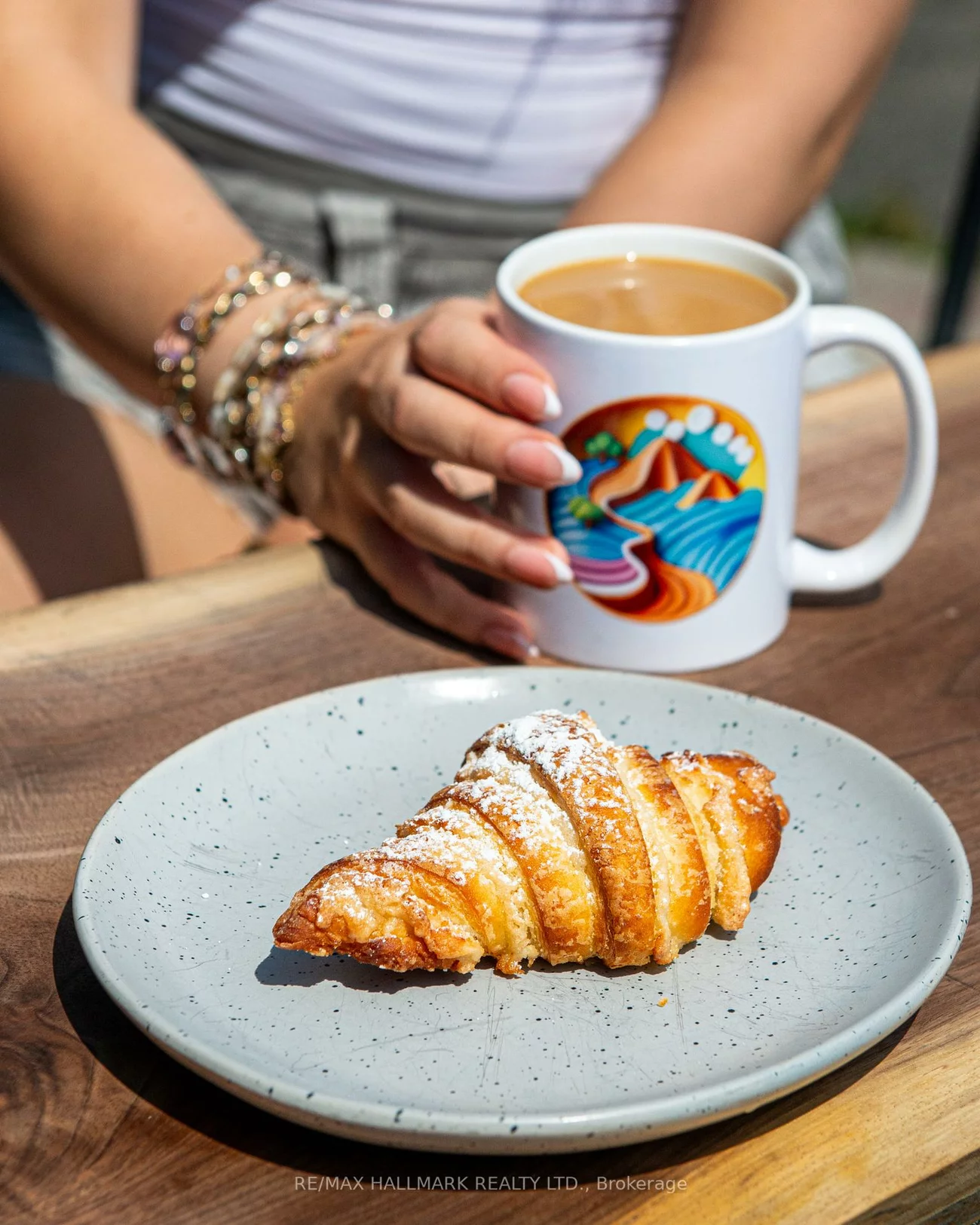 2256, Queen, The Beaches, Toronto