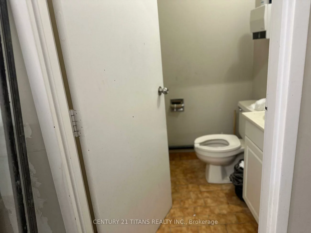 20, Venture, Rouge E11, Toronto