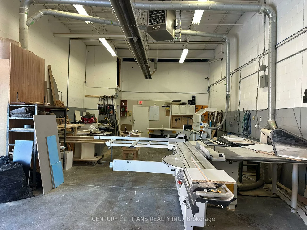 20, Venture, Rouge E11, Toronto