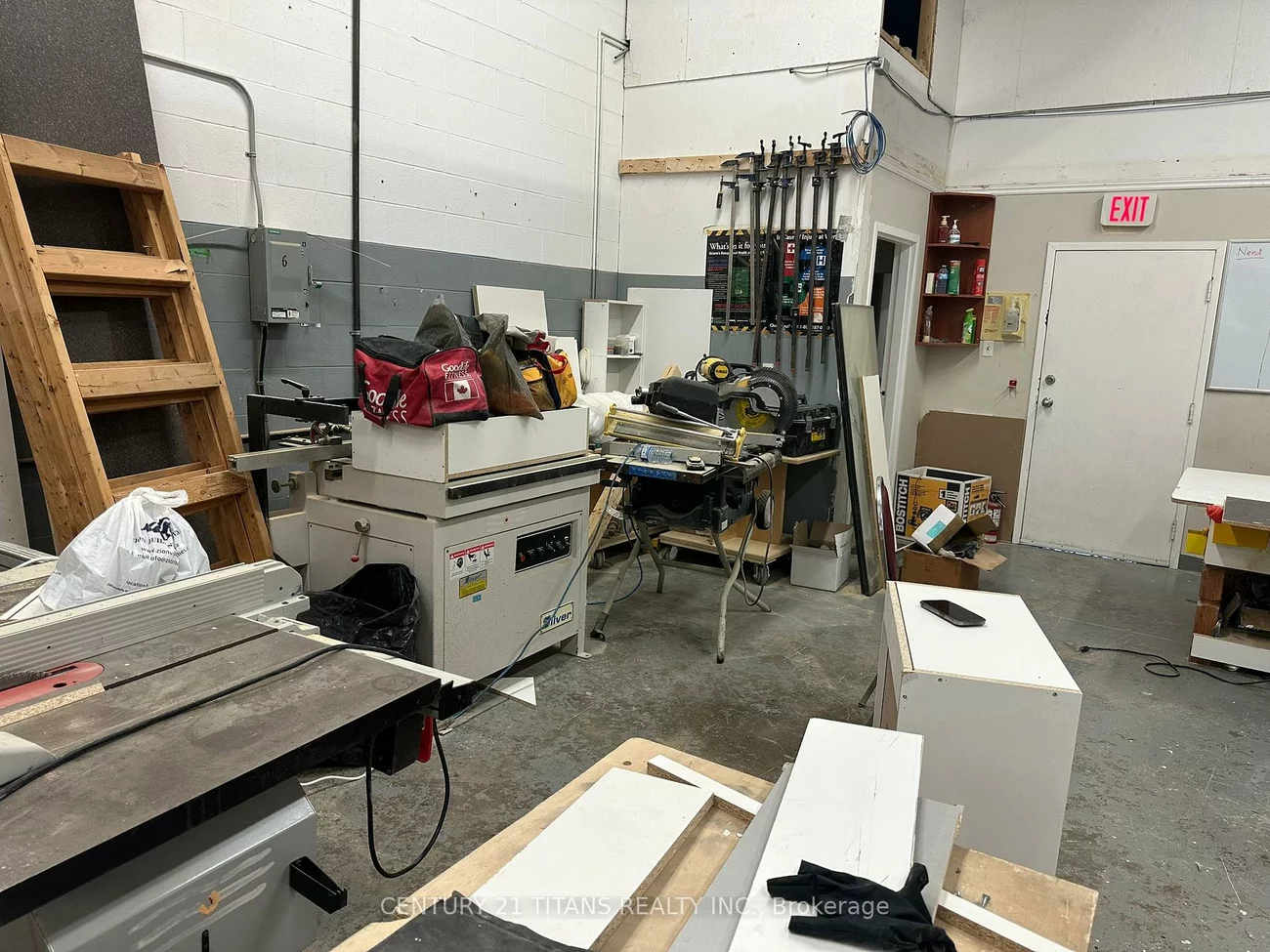 20, Venture, Rouge E11, Toronto