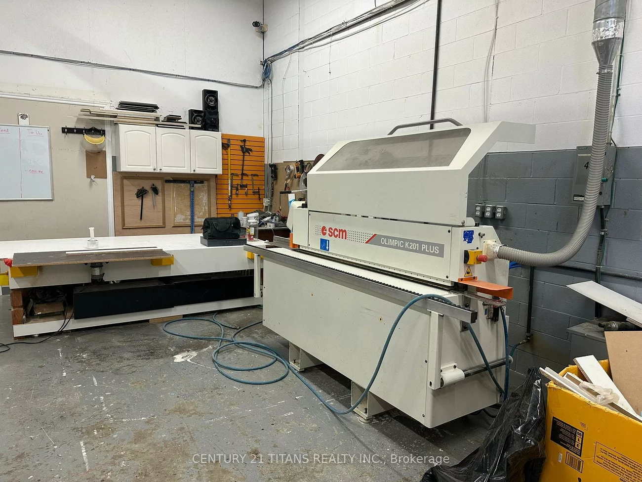 20, Venture, Rouge E11, Toronto