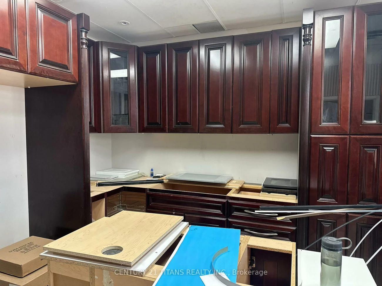 20, Venture, Rouge E11, Toronto