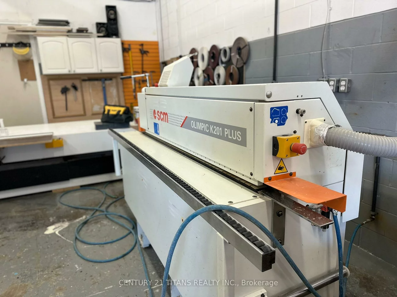 20, Venture, Rouge E11, Toronto