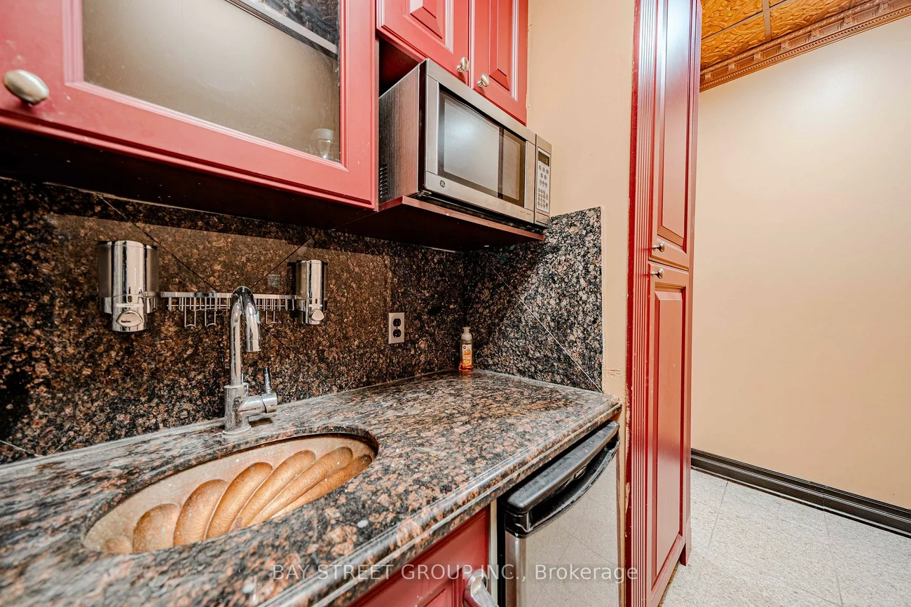 80, Corporate, Woburn, Toronto