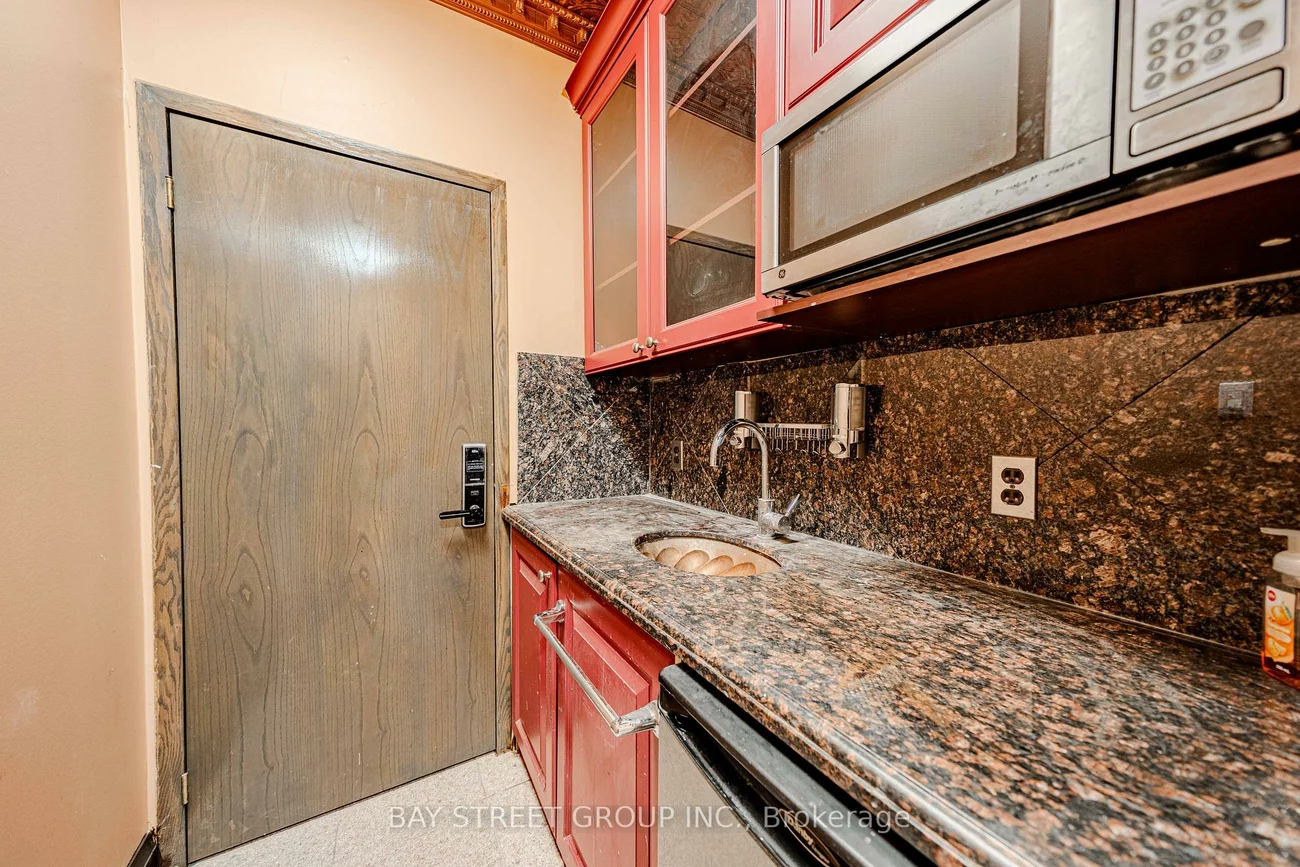 80, Corporate, Woburn, Toronto