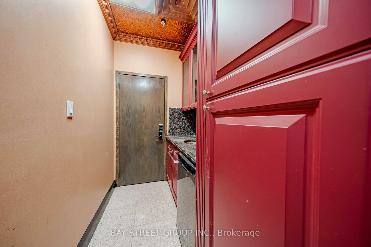 80, Corporate, Woburn, Toronto