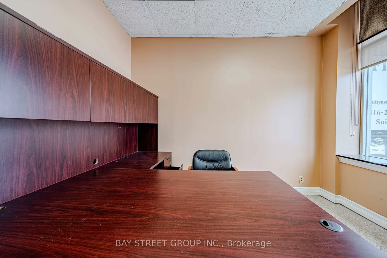 80, Corporate, Woburn, Toronto