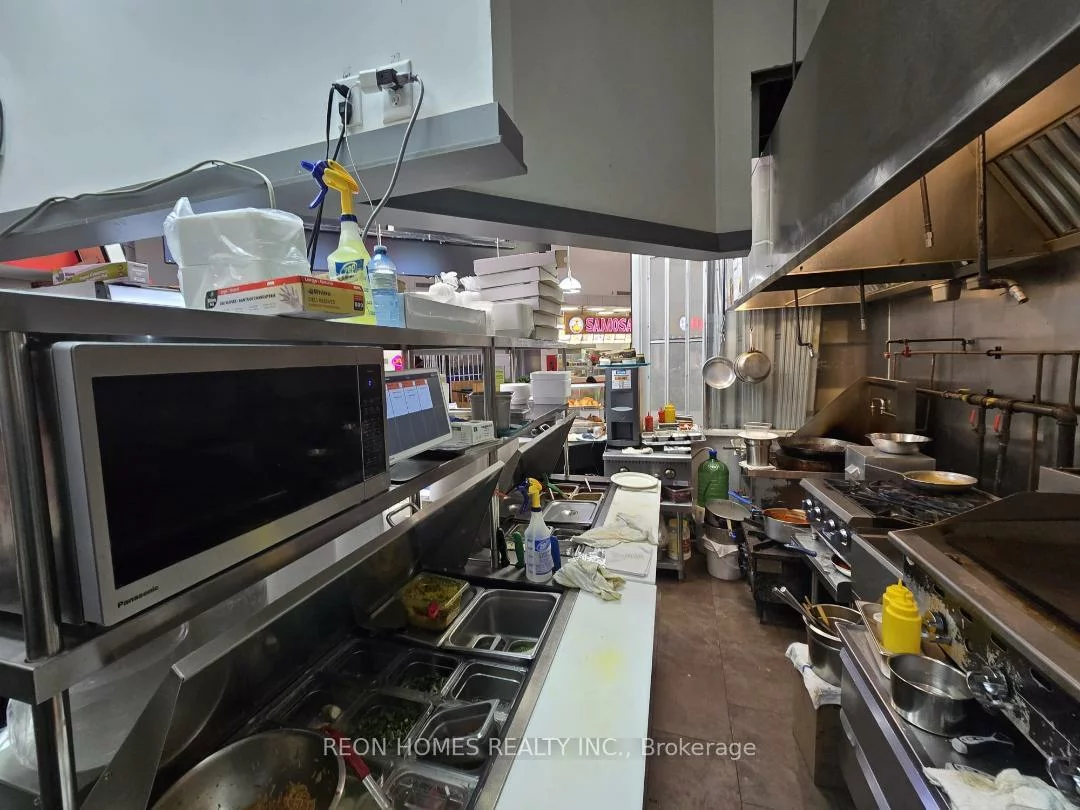 1571, Sandhurst, Agincourt North, Toronto