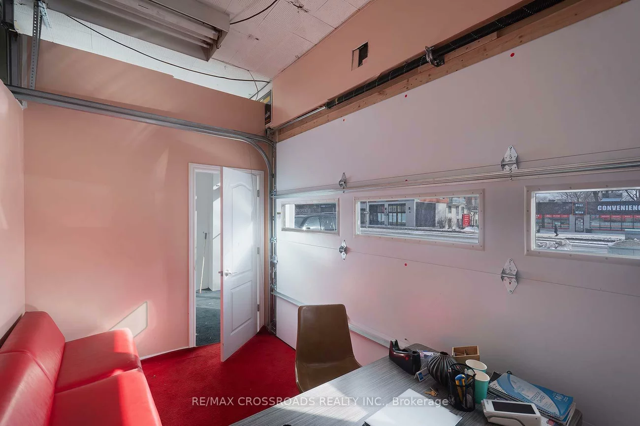 2230, Kingston, Birchcliffe-Cliffside, Toronto