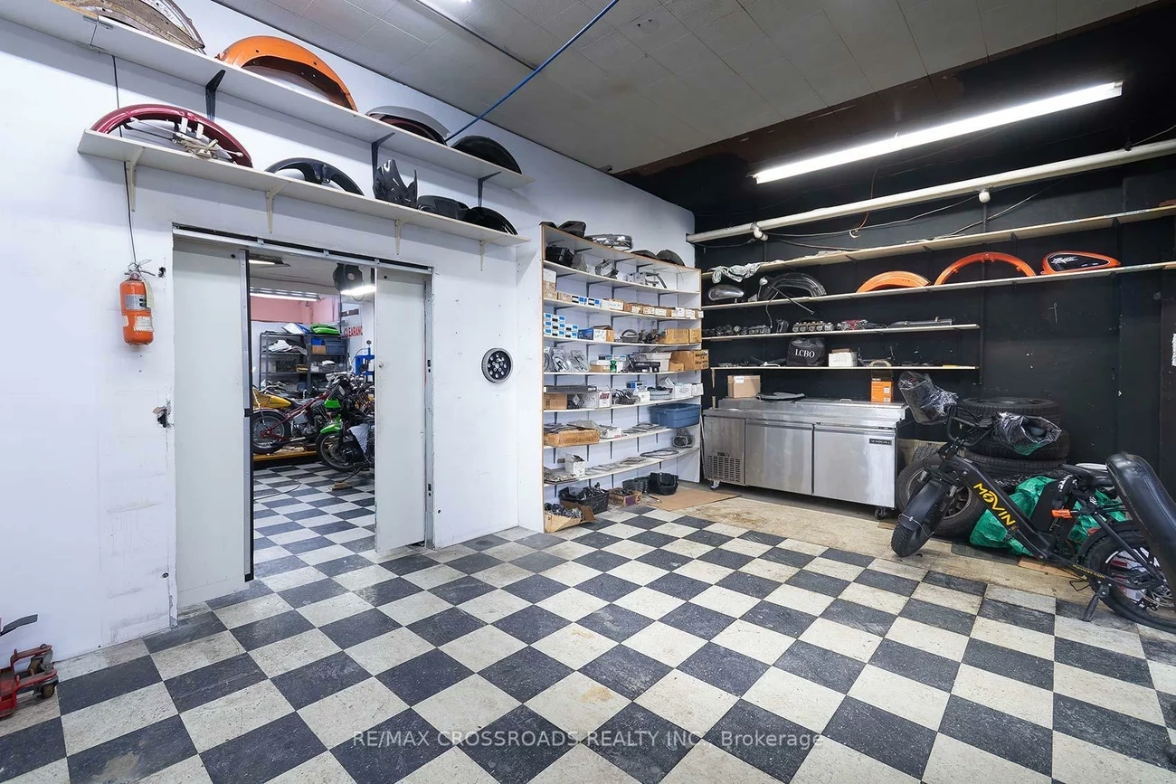 2230, Kingston, Birchcliffe-Cliffside, Toronto