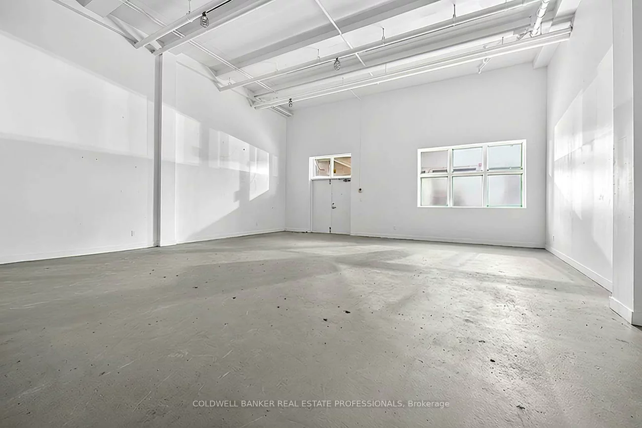 1159, Dundas, South Riverdale, Toronto