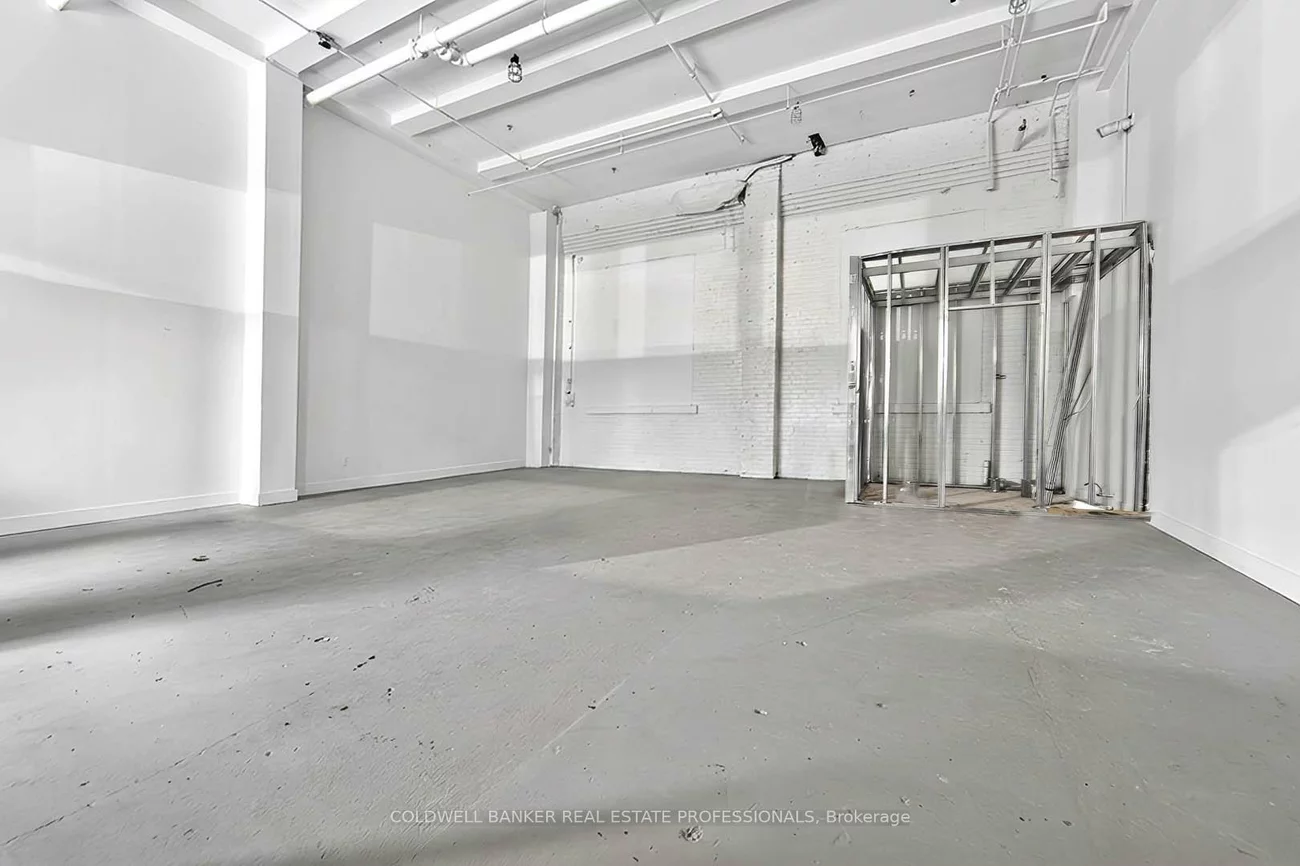 1159, Dundas, South Riverdale, Toronto