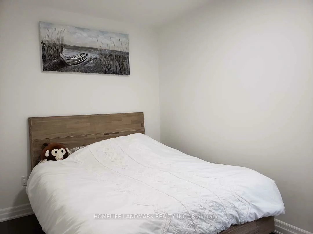 1027, Pape, Danforth Village-East York, Toronto