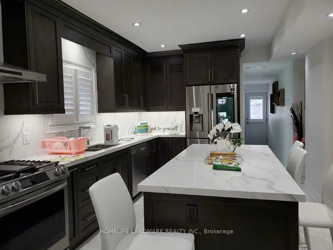 1027, Pape, Danforth Village-East York, Toronto